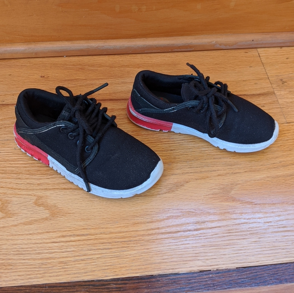 Black Etnies lace up sneakers  12